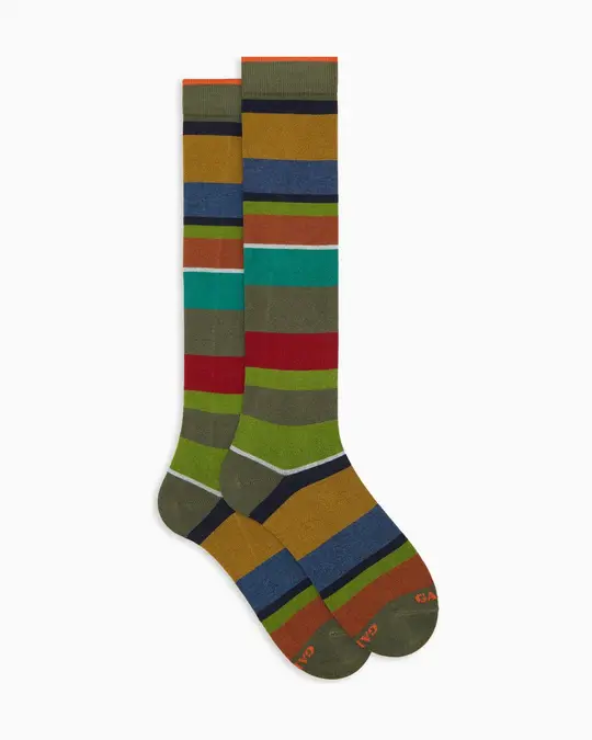 Calze lunghe uomo cotone e cashmere verdi righe multicolor macro