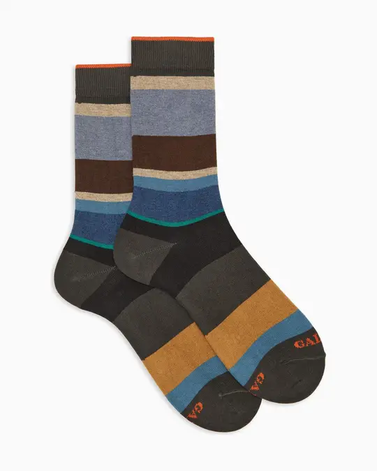 Calze corte uomo cotone e cashmere grigie righe multicolor macro