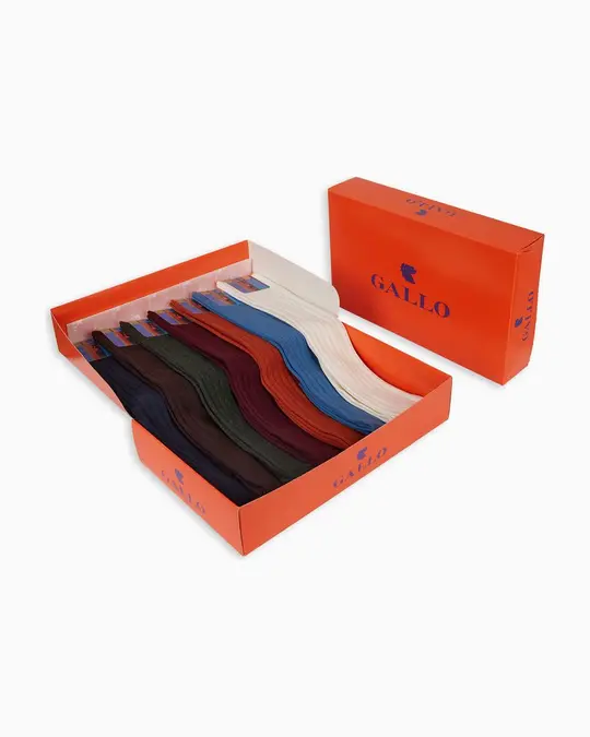 Box con 7 paia di calze lunghe uomo a coste in cotone tinta unita